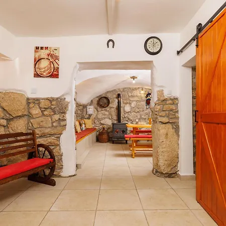 House Bozica With Sauna And Pool Hébergement de vacances *