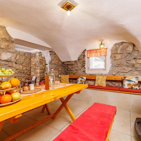 House Bozica With Sauna And Pool 펜션