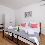 House Bozica With Sauna And Pool