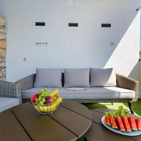 House Bozica With Sauna And Pool Tribalj