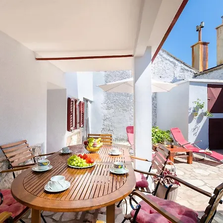 House Bozica With Sauna And Pool Nyaraló