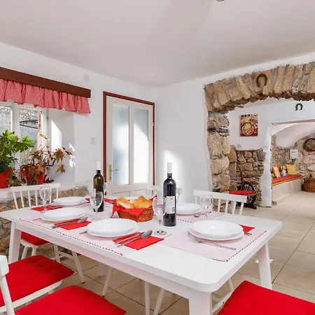 House Bozica With Sauna And Pool Nyaraló