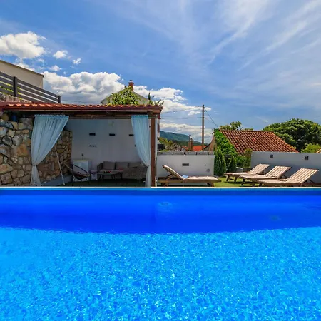 House Bozica With Sauna And Pool