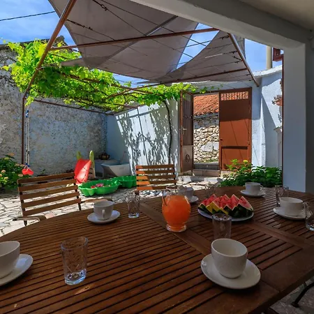 House Bozica With Sauna And Pool Nyaraló