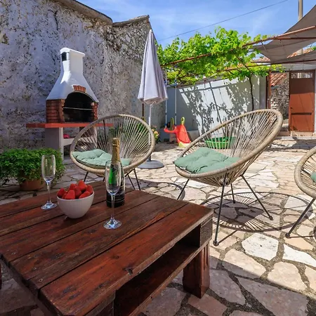 House Bozica With Sauna And Pool Nyaraló *