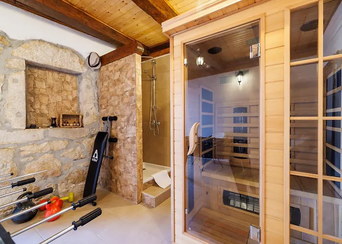 Prázdninový dům House Bozica With Sauna And Pool *